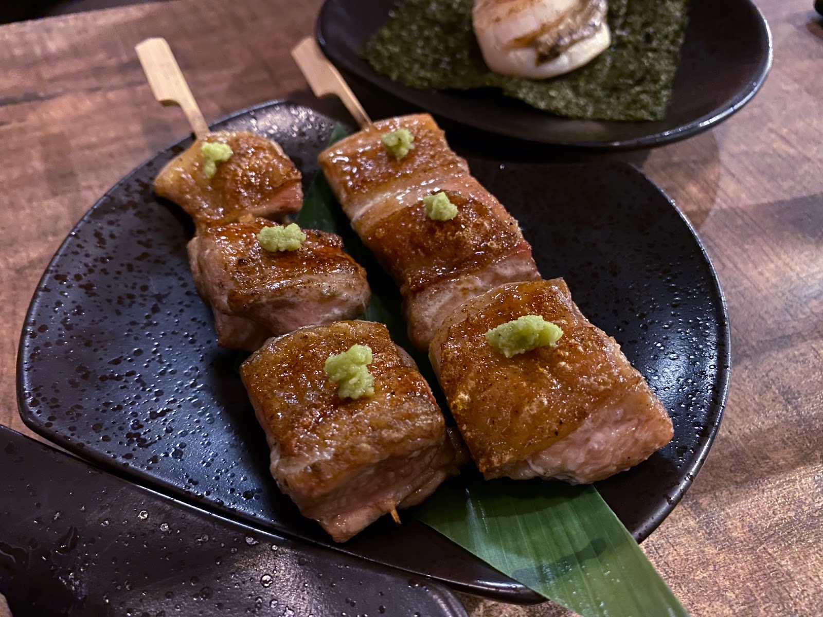 串燒小次郎 山葵雞腿肉 + 柚子胡椒雞腿肉