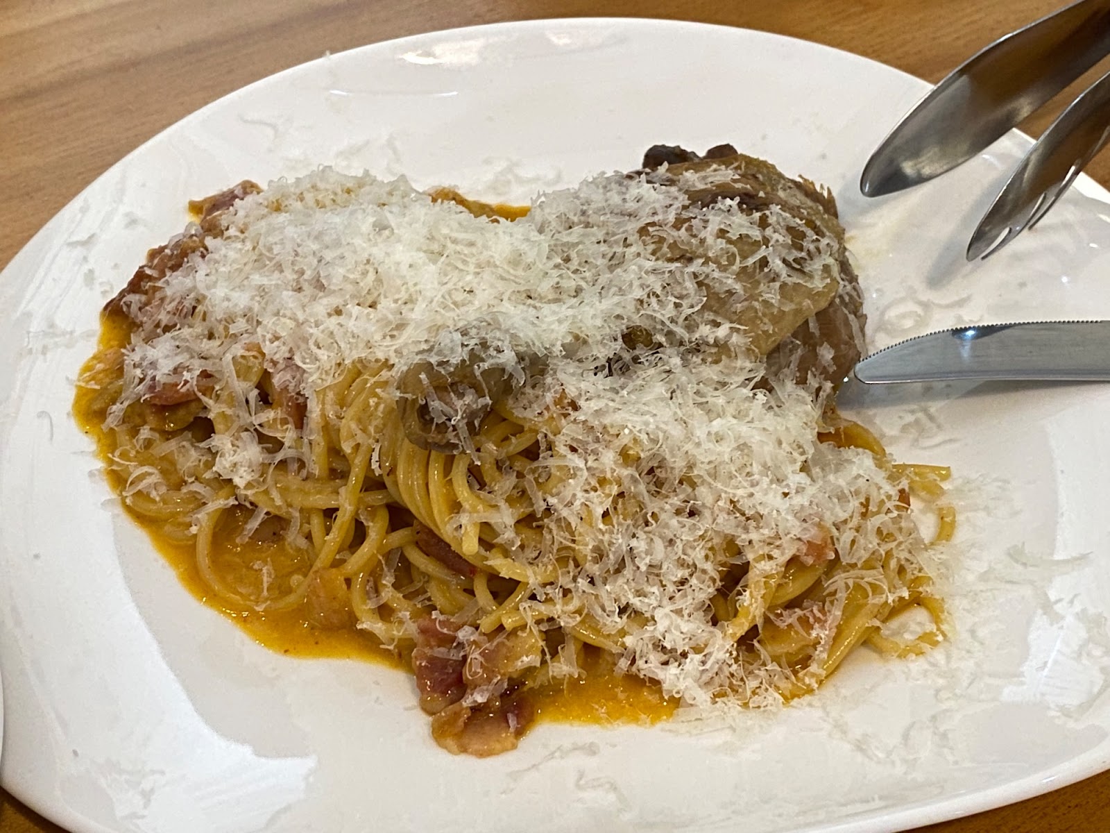 義薩格 Isaac Eatalian Cuisine 油封鴨腿佐起司蛋黃麵