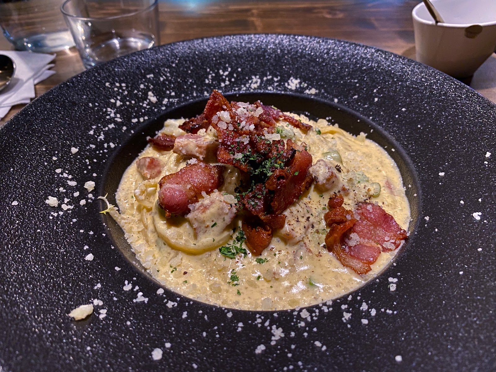 OZ Cafe & Bistro 厚切培根蛋奶麵