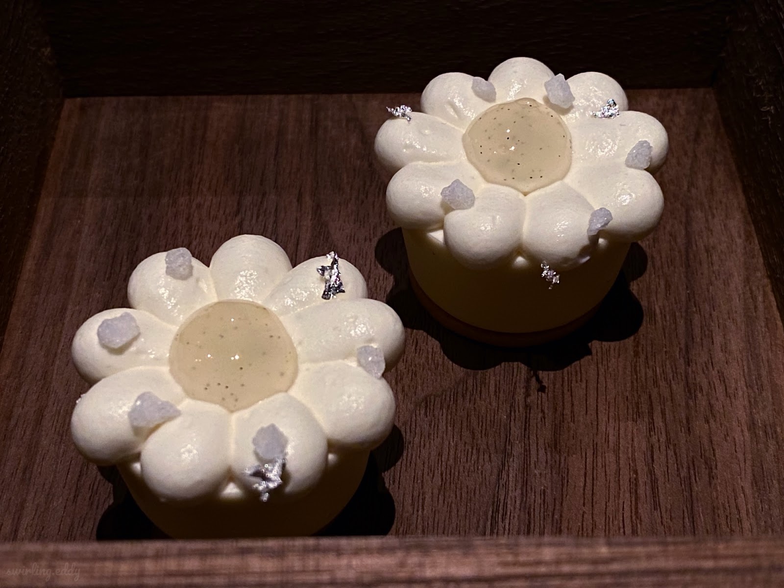 HUGH 柚子慕絲/香草糖煮蘋果餡/珍珠糖粒/香草酥餅