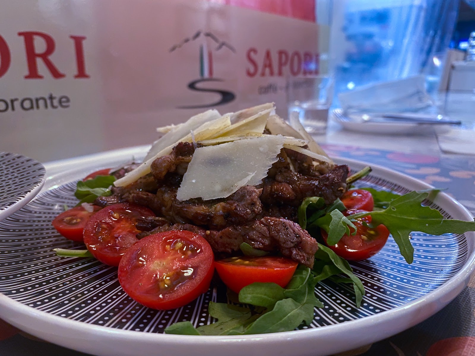 Sapori 義品味小餐屋 香煎切片肋眼牛排搭配沙拉帕瑪森起士片