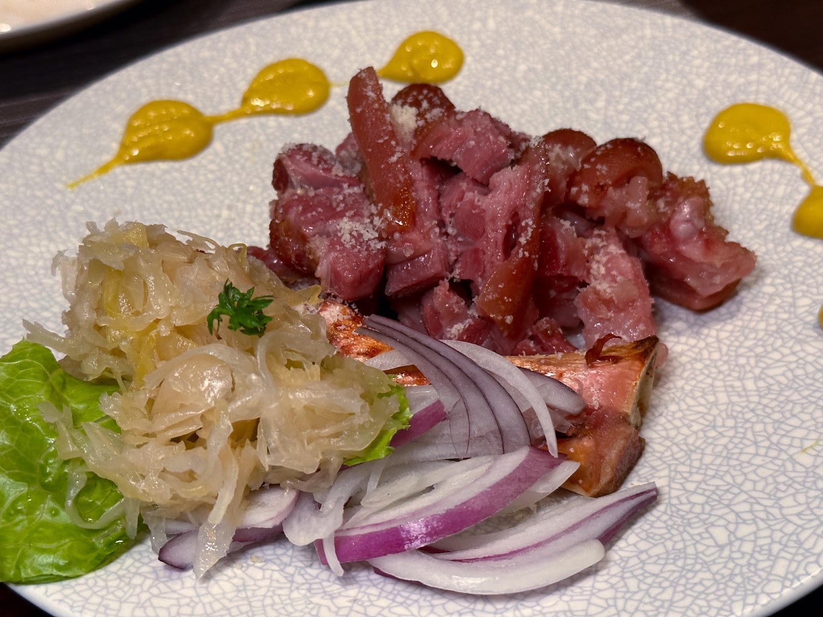 閑閑餐酒館 德國豬腳