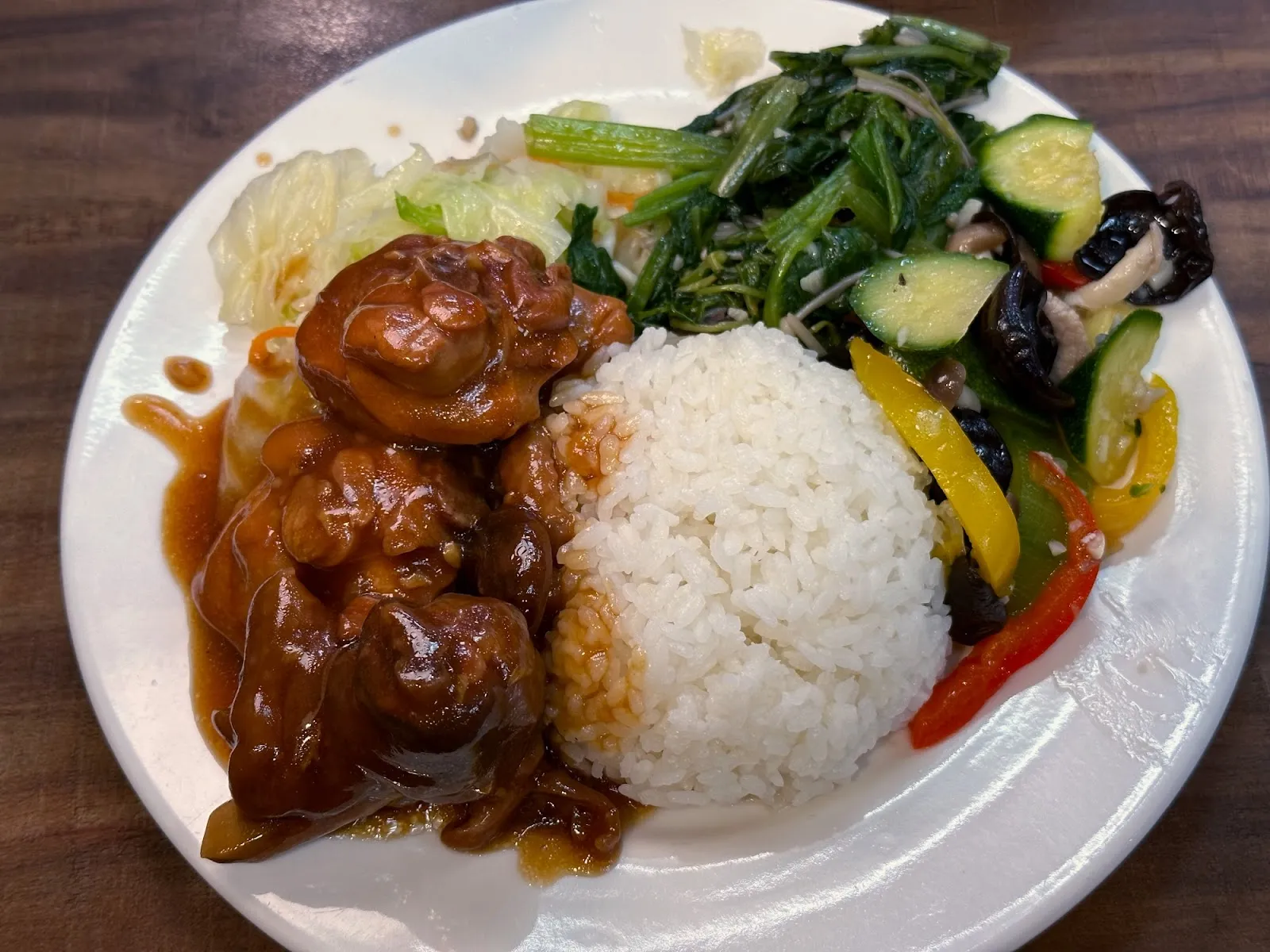 小胖胖扁食 豬腳飯