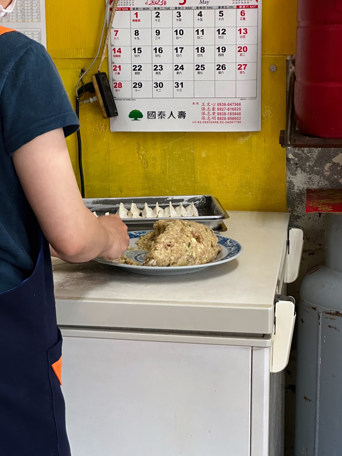 小懷鍋貼 包鍋貼中